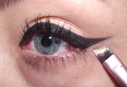 วิธีเขียนอายไลเนอร์ วิธีเขียนอายไลเนอร์