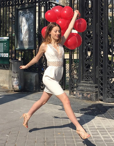 ชุดเดรสสีขาว ชุดเดรสสีขาว