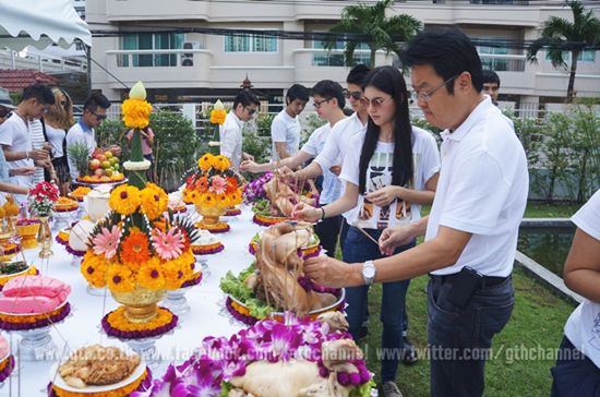 พี่มาก..พระโขนง