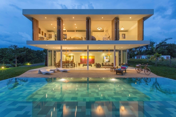 แบบบ้านบนเนินเขา พร้อมสระว่ายน้ำกลางแจ้งและแกลลอรีส่วนตัว แบบบ้านบนเนินเขา พร้อมสระว่ายน้ำกลางแจ้งและแกลลอรีส่วนตัว