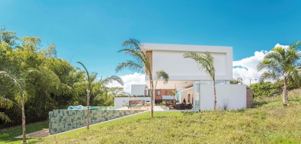 แบบบ้านบนเนินเขา พร้อมสระว่ายน้ำกลางแจ้งและแกลลอรีส่วนตัว แบบบ้านบนเนินเขา พร้อมสระว่ายน้ำกลางแจ้งและแกลลอรีส่วนตัว