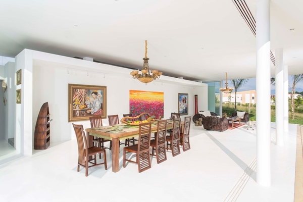 แบบบ้านบนเนินเขา พร้อมสระว่ายน้ำกลางแจ้งและแกลลอรีส่วนตัว แบบบ้านบนเนินเขา พร้อมสระว่ายน้ำกลางแจ้งและแกลลอรีส่วนตัว