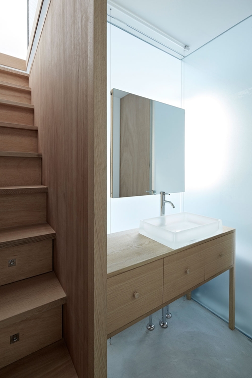 ตึกเล็กกลางชุมชน ตกแต่งภายในเล่นระดับ แจ่มสุด ๆ ตึกเล็กกลางชุมชน ตกแต่งภายในเล่นระดับ แจ่มสุด ๆ