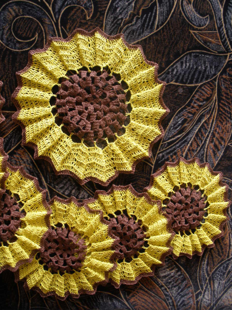 20 ที่รองแก้วแสนน่ารัก DIY จากไหมพรม..รับลมหนาว