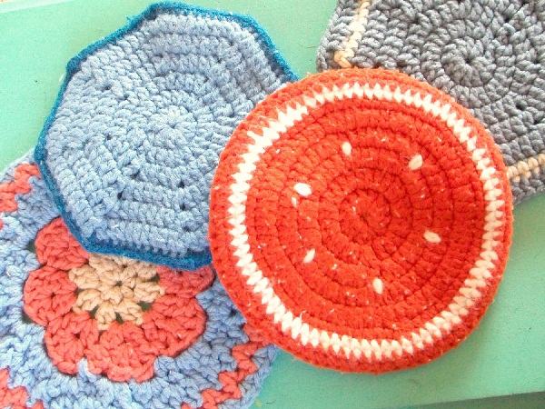 20 ที่รองแก้วแสนน่ารัก DIY จากไหมพรม..รับลมหนาว