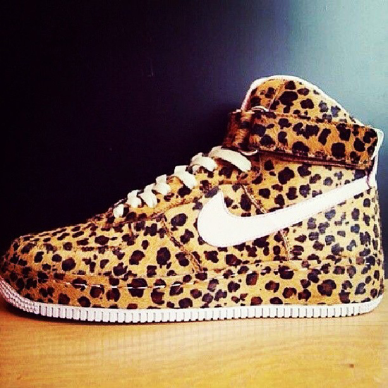 รองเท้าผ้าใบผู้หญิงลายเสือดาว รองเท้าผ้าใบผู้หญิงลายเสือดาว