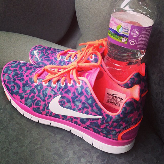 รองเท้าผ้าใบผู้หญิงลายเสือดาว รองเท้าผ้าใบผู้หญิงลายเสือดาว