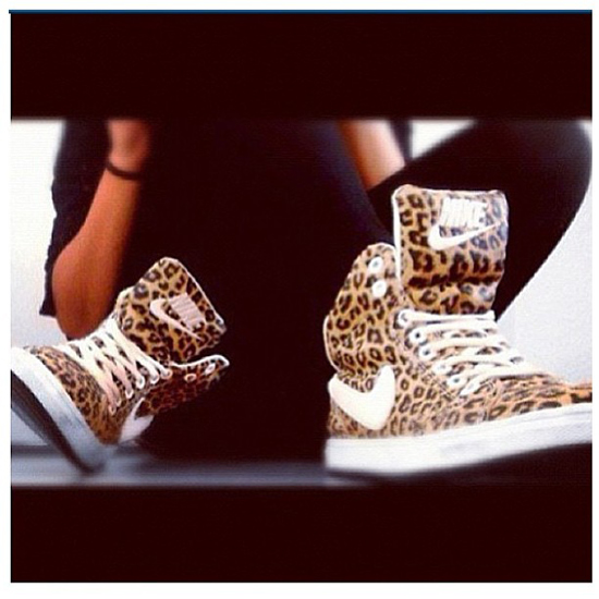 รองเท้าผ้าใบผู้หญิงลายเสือดาว รองเท้าผ้าใบผู้หญิงลายเสือดาว