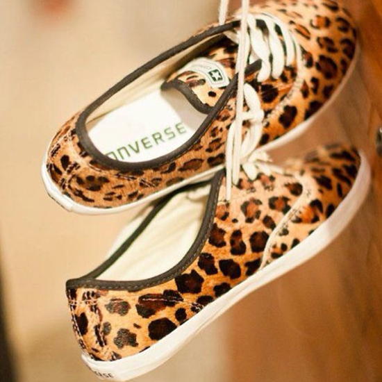 รองเท้าผ้าใบผู้หญิงลายเสือดาว รองเท้าผ้าใบผู้หญิงลายเสือดาว