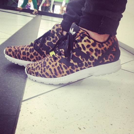 รองเท้าผ้าใบผู้หญิงลายเสือดาว รองเท้าผ้าใบผู้หญิงลายเสือดาว