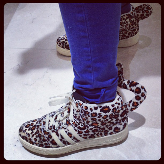 รองเท้าผ้าใบผู้หญิงลายเสือดาว รองเท้าผ้าใบผู้หญิงลายเสือดาว