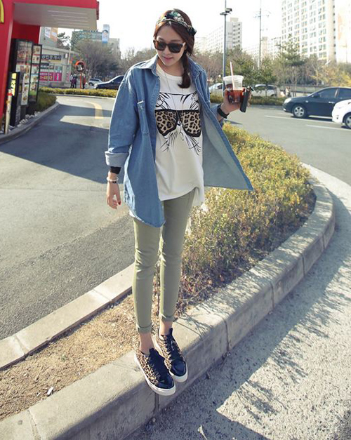 รองเท้าผ้าใบผู้หญิงลายเสือดาว รองเท้าผ้าใบผู้หญิงลายเสือดาว