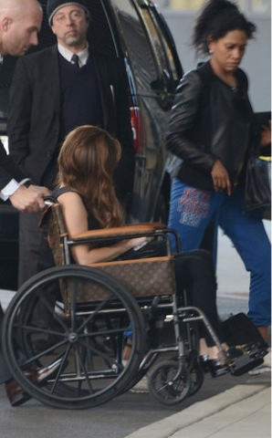 Lady Gaga เลดี้ กาก้า นั่งรถเข็นลายหลุยส์ วิตตอง ฉลองวันเกิดกับแฟน