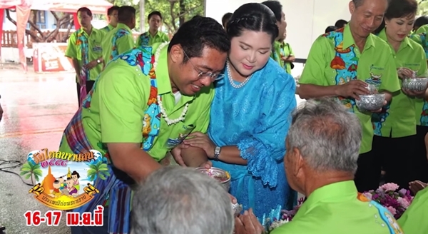 งานวันไหลบางแสน เริ่มแล้ว ! นักท่องเที่ยวแห่เล่นน้ำสงกรานต์คับคั่ง งานวันไหลบางแสน เริ่มแล้ว ! นักท่องเที่ยวแห่เล่นน้ำสงกรานต์คับคั่ง