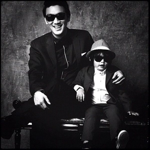 ชมภาพ น้องบฤณ-น้องบูรพา ลูกชายสุดหล่อของ บุรินทร์