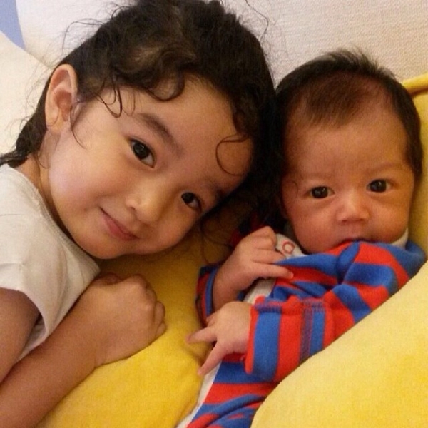 อัพเดทภาพน่ารัก น้องณดล-น้องณดา ดวงใจของแม่กบ-พ่อบรู๊ค อัพเดทภาพน่ารัก น้องณดล-น้องณดา ดวงใจของแม่กบ-พ่อบรู๊ค