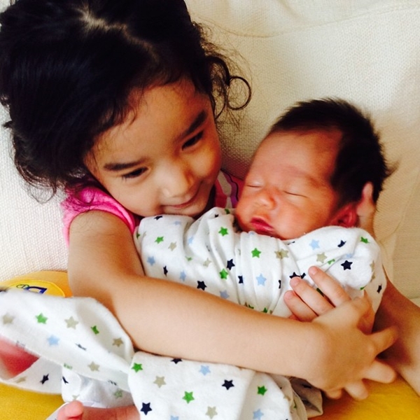 อัพเดทภาพน่ารัก น้องณดล-น้องณดา ดวงใจของแม่กบ-พ่อบรู๊ค อัพเดทภาพน่ารัก น้องณดล-น้องณดา ดวงใจของแม่กบ-พ่อบรู๊ค