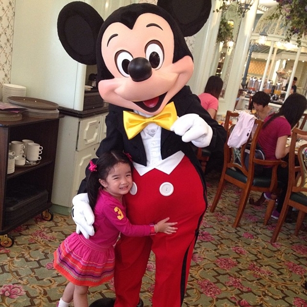 น้องณดา ปุณณดา ลูกสาวคุณแม่กบ เที่ยวสวนสนุก น่ารักได้อีก น้องณดา ปุณณดา ลูกสาวคุณแม่กบ เที่ยวสวนสนุก น่ารักได้อีก
