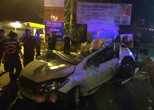 มาสด้า 2 ชนเละ หลานสาวป๋าต๊อบ ดับพร้อมเพื่อนชาย มาสด้า 2 ชนเละ หลานสาวป๋าต๊อบ ดับพร้อมเพื่อนชาย