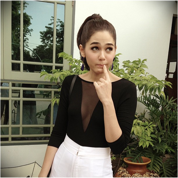 เบื้องหลัง ทรายสีเพลิง เบื้องหลัง ทรายสีเพลิง