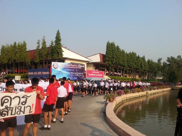 สตรีวิทยา 2 วุ่นอีก นักเรียน-ผู้ปกครองชูป้ายคัดค้าน ผอ.พชรพงศ์ คัมแบ็ค สตรีวิทยา 2 วุ่นอีก นักเรียน-ผู้ปกครองชูป้ายคัดค้าน ผอ.พชรพงศ์ คัมแบ็ค