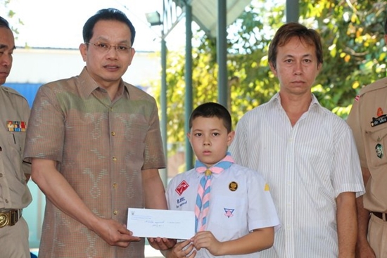 น้องแบงค์ ขายนมเปรี้ยวหลังเลิกเรียน นำเงินเป็นทุนไปแข่งว่ายน้ำ น้องแบงค์ ขายนมเปรี้ยวหลังเลิกเรียน นำเงินเป็นทุนไปแข่งว่ายน้ำ