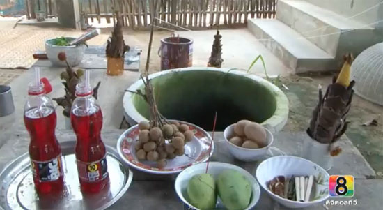น้ำผุดจากใต้ดินกลางบ้านที่สุรินทร์ เชื่อเป็นอิทธิฤทธิ์พญานาค น้ำผุดจากใต้ดินกลางบ้านที่สุรินทร์ เชื่อเป็นอิทธิฤทธิ์พญานาค