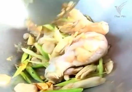 ต้มยำแห้งผักเป็ดอบหม้อดิน