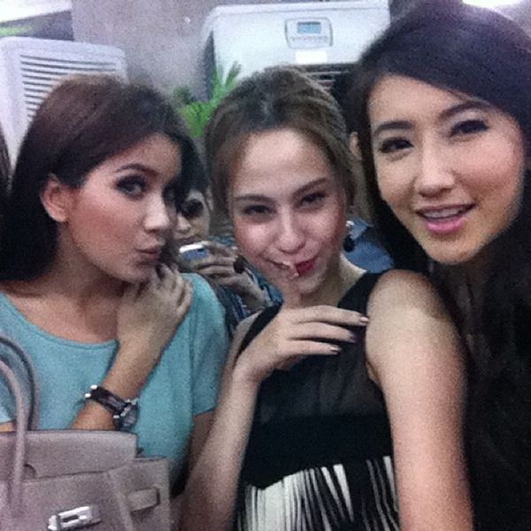 ซุปตาร์ร่วมแจม จับไปรษณียบัตรทายผลบอล