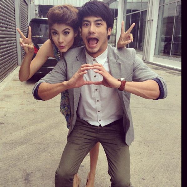 ซุปตาร์ร่วมแจม จับไปรษณียบัตรทายผลบอล