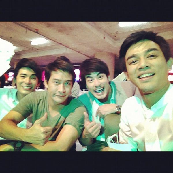 ซุปตาร์ร่วมแจม จับไปรษณียบัตรทายผลบอล