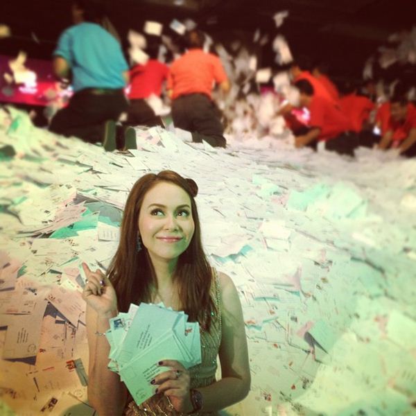 ซุปตาร์ร่วมแจม จับไปรษณียบัตรทายผลบอล