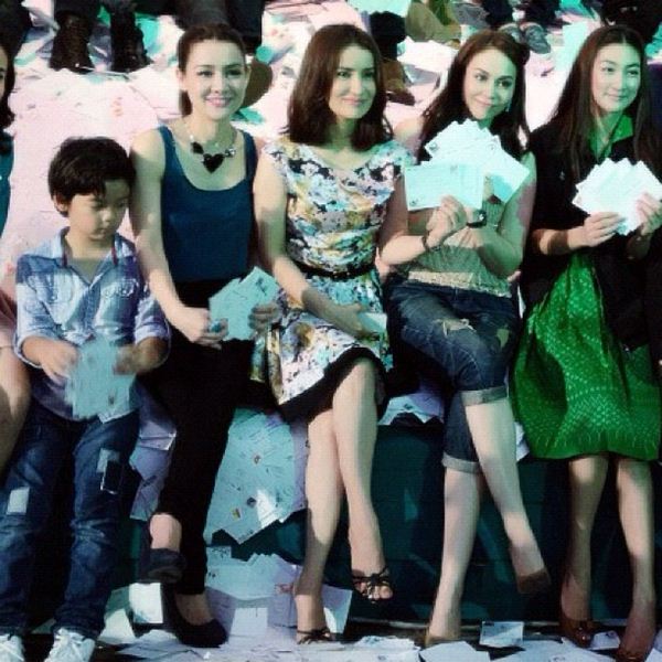 ซุปตาร์ร่วมแจม จับไปรษณียบัตรทายผลบอล