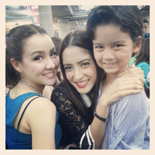 ซุปตาร์ร่วมแจม จับไปรษณียบัตรทายผลบอล