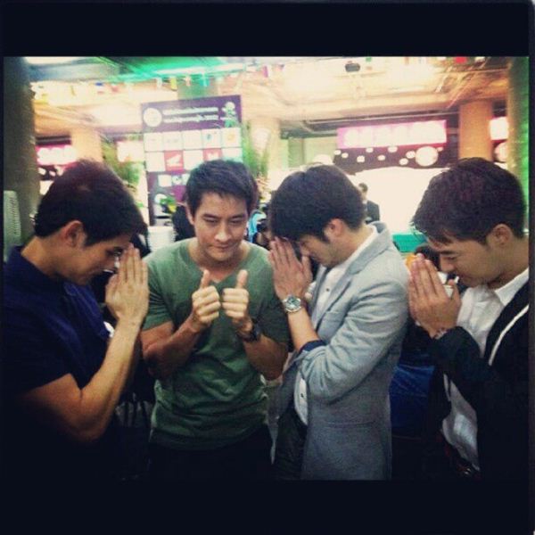 ซุปตาร์ร่วมแจม จับไปรษณียบัตรทายผลบอล