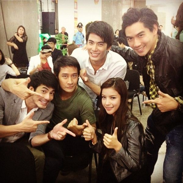 ซุปตาร์ร่วมแจม จับไปรษณียบัตรทายผลบอล