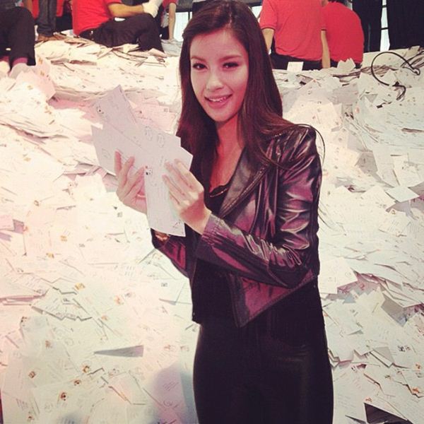 ซุปตาร์ร่วมแจม จับไปรษณียบัตรทายผลบอล