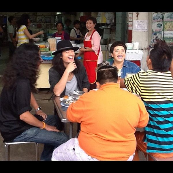 เป้ อารักษ์ ยกพลพรรค ไปเฮที่อุดรใน ฉันไปค้างคืนฯ