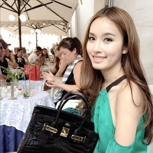 ปอย หน้าบาน เอ็ม จัดหนักด้วยกระเป๋า แอร์เมส