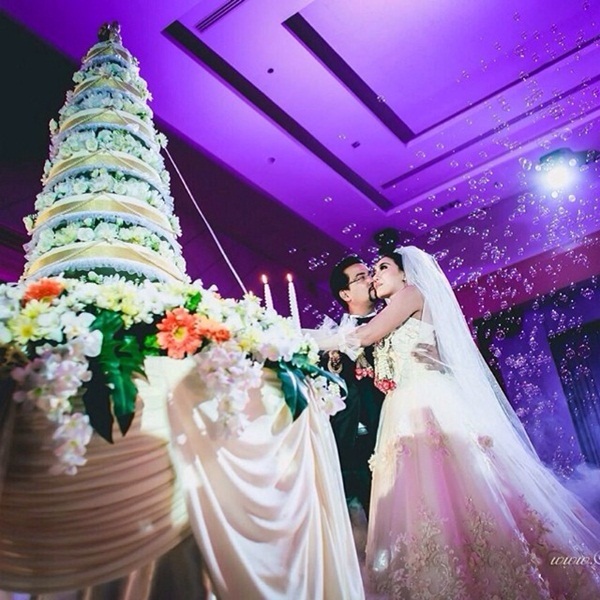โอลิเวอร์ บีเวอร์ แต่งงาน ยี่หวา โรแมนติกสุด ๆ โอลิเวอร์ บีเวอร์ แต่งงาน ยี่หวา โรแมนติกสุด ๆ