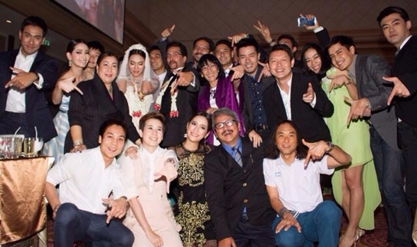 โอลิเวอร์ บีเวอร์ แต่งงาน ยี่หวา โรแมนติกสุด ๆ โอลิเวอร์ บีเวอร์ แต่งงาน ยี่หวา โรแมนติกสุด ๆ