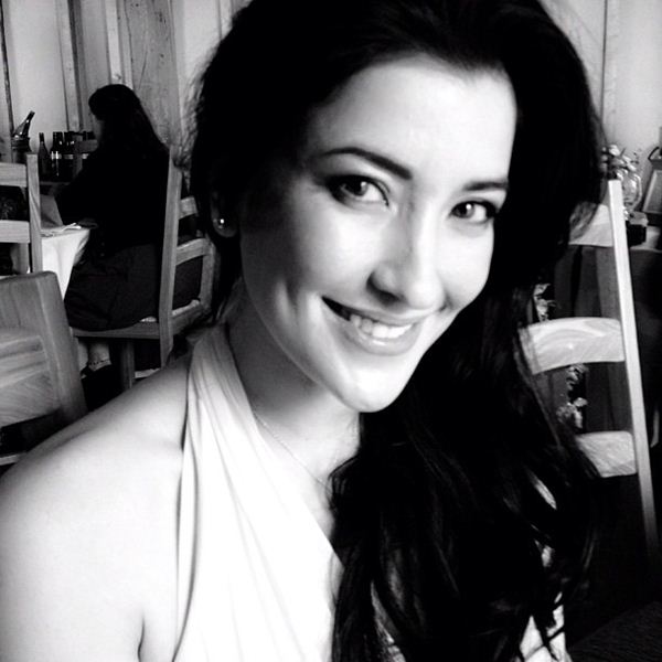 แองจี้-ลดา อวดโฉม แปลงร่างเป็นเพื่อนเจ้าสาว