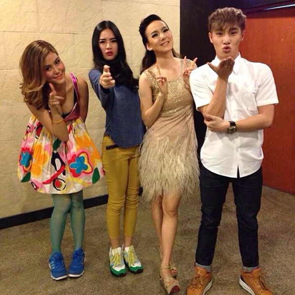 ปาร์ตี้ปีใหม่ Exact สุดฮา ดารา-นักร้องแปลงโฉมสุดขั้ว ปาร์ตี้ปีใหม่ Exact สุดฮา ดารา-นักร้องแปลงโฉมสุดขั้ว