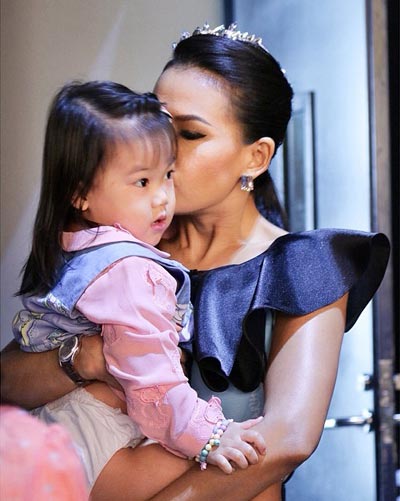 น้องวันใหม่ และครอบครัวฉัตรบริรักษ์ ในรายการสามแซ่บ น้องวันใหม่ และครอบครัวฉัตรบริรักษ์ ในรายการสามแซ่บ