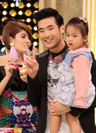 น้องวันใหม่ และครอบครัวฉัตรบริรักษ์ ในรายการสามแซ่บ น้องวันใหม่ และครอบครัวฉัตรบริรักษ์ ในรายการสามแซ่บ