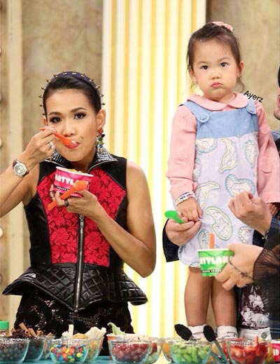 น้องวันใหม่ และครอบครัวฉัตรบริรักษ์ ในรายการสามแซ่บ น้องวันใหม่ และครอบครัวฉัตรบริรักษ์ ในรายการสามแซ่บ