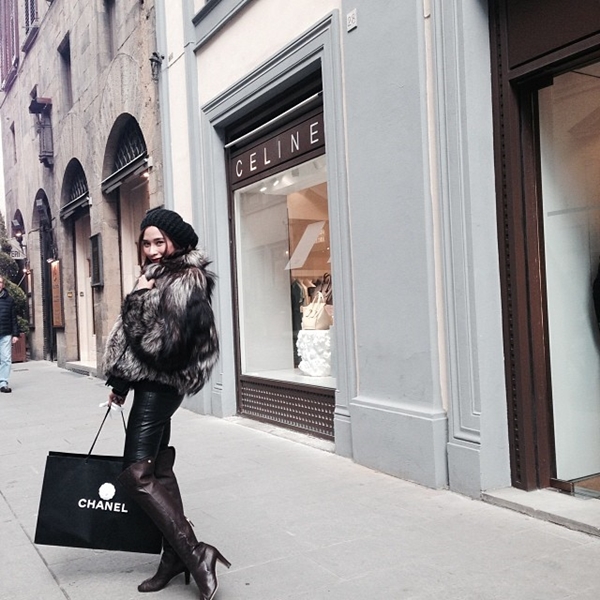 พลอย เฌอมาลย์ พร้อมเพื่อนสาว อวดแฟชั่นสุดเริ่ด เที่ยวมิลาน อิตาลี พลอย เฌอมาลย์ พร้อมเพื่อนสาว อวดแฟชั่นสุดเริ่ด เที่ยวมิลาน อิตาลี