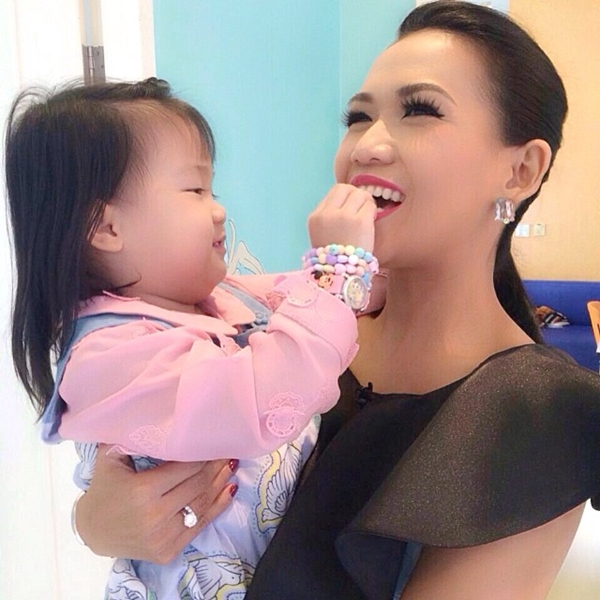 น้องวันใหม่ และครอบครัวฉัตรบริรักษ์ ในรายการสามแซ่บ น้องวันใหม่ และครอบครัวฉัตรบริรักษ์ ในรายการสามแซ่บ