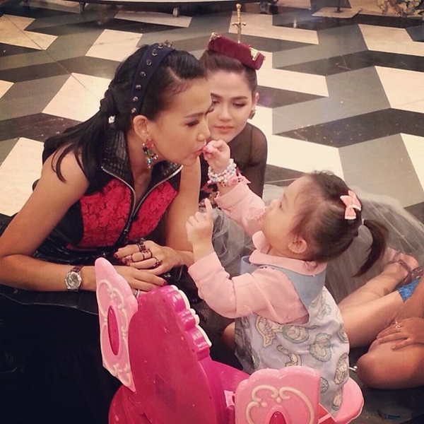 น้องวันใหม่ และครอบครัวฉัตรบริรักษ์ ในรายการสามแซ่บ น้องวันใหม่ และครอบครัวฉัตรบริรักษ์ ในรายการสามแซ่บ