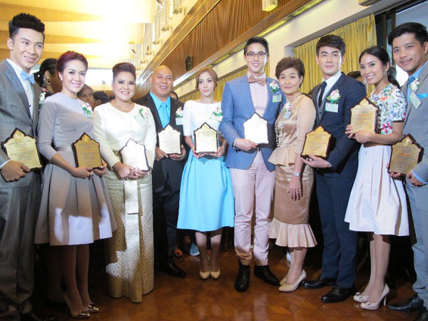 เจมส์ จิรายุ นำขบวนดารา-คุณแม่งามทิพย์ เข้ารับโล่เกียรติคุณ เนื่องในวันแม่แห่งชาติ เจมส์ จิรายุ นำขบวนดารา-คุณแม่งามทิพย์ เข้ารับโล่เกียรติคุณ เนื่องในวันแม่แห่งชาติ